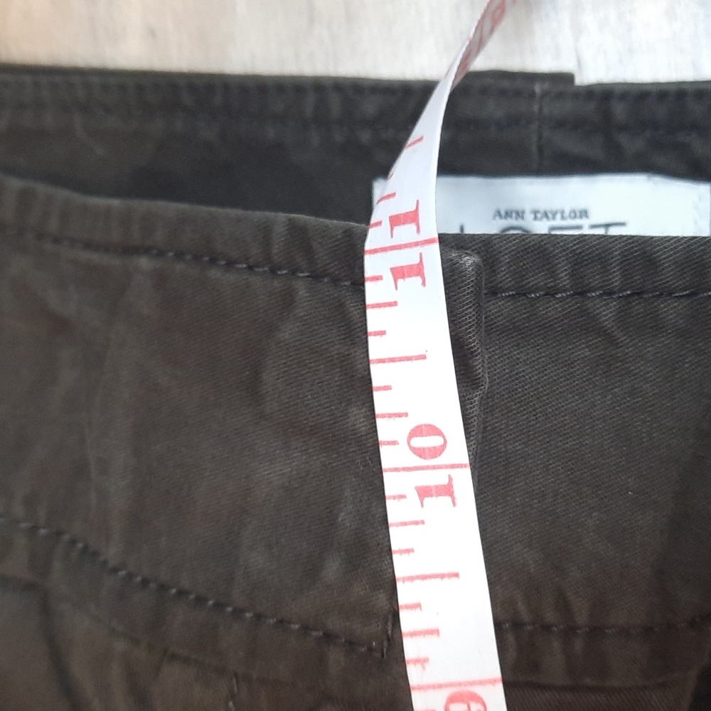 LOFT Ann Style Brown Capri Pants Size 12 with button accented pockets - Picture 6 of 6